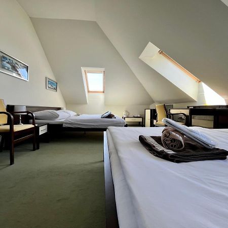 Penzion Felix Topoľčany Extérieur photo