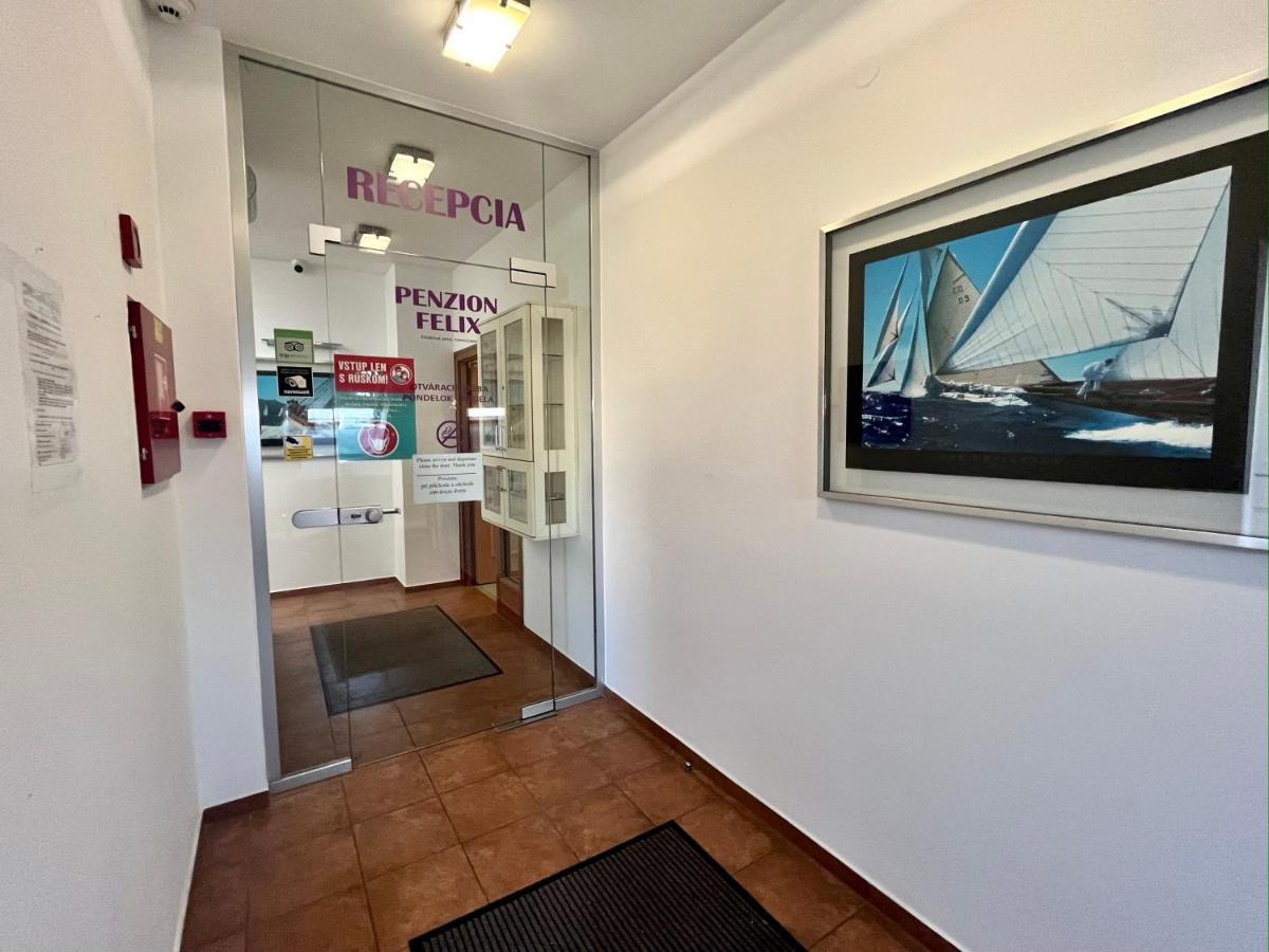 Penzion Felix Topoľčany Extérieur photo