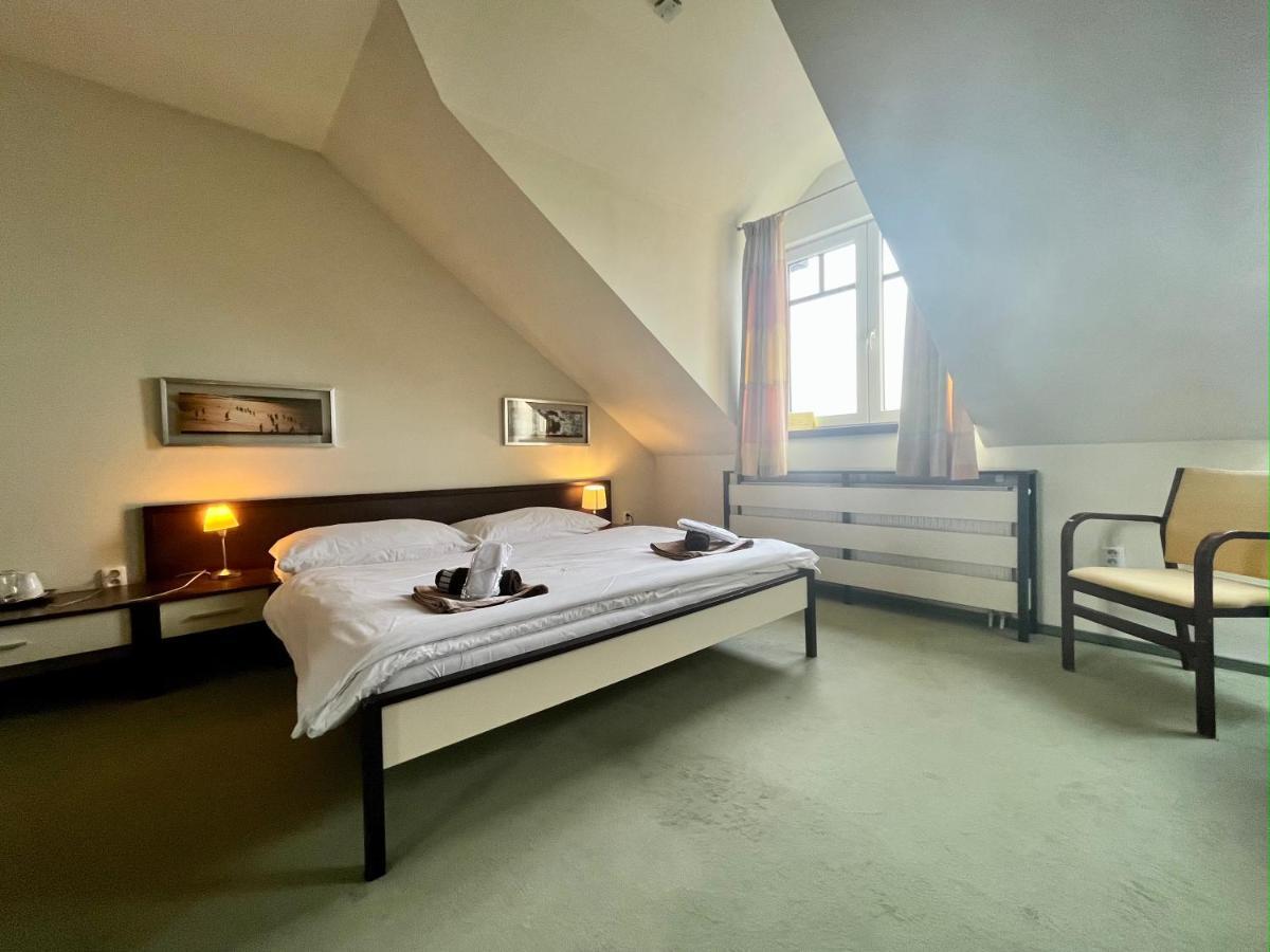 Penzion Felix Topoľčany Extérieur photo